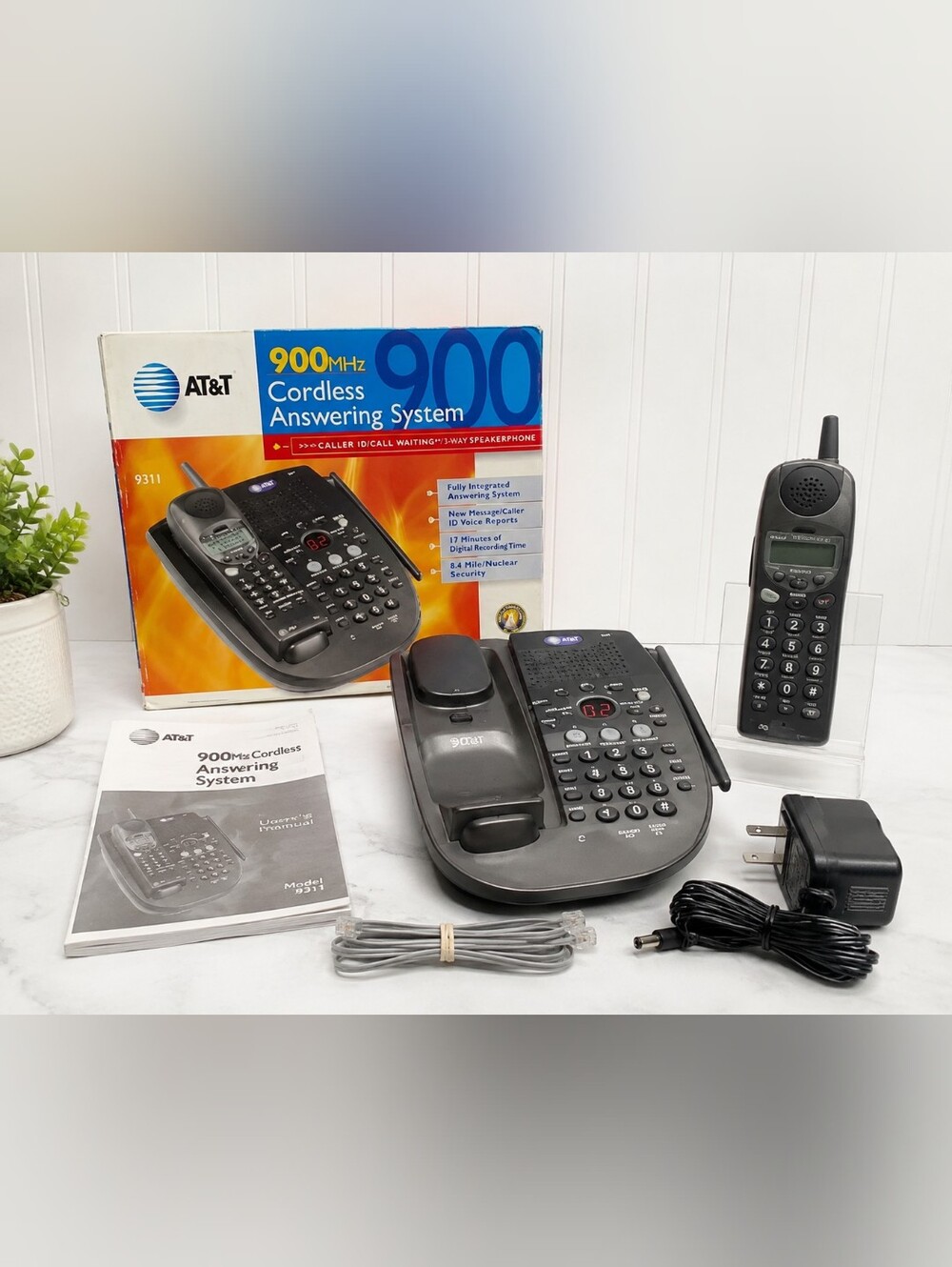 AT&T 9357 900 MHz Single Line Cordless Phone Answering System New In Box Black